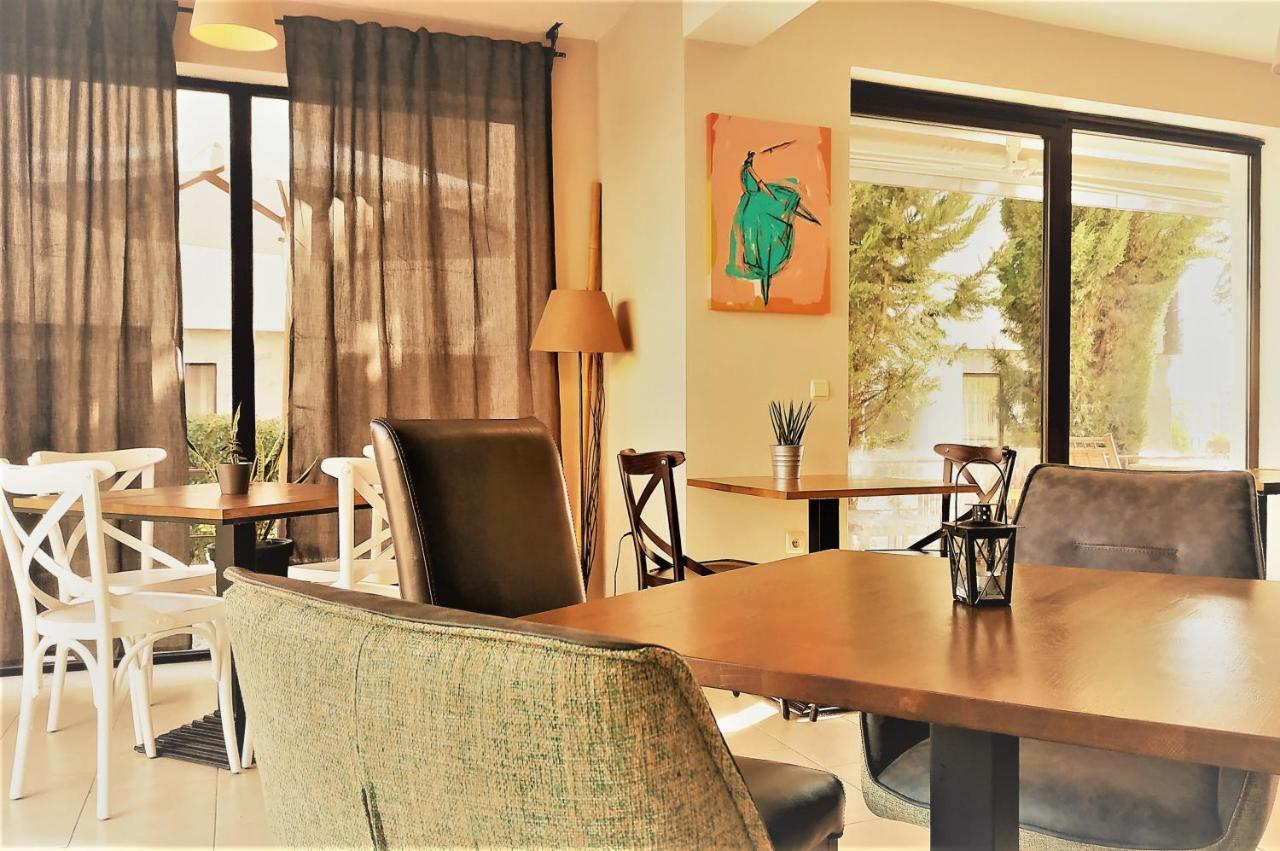 סאני ביץ' New Line Village Apartments מראה חיצוני תמונה