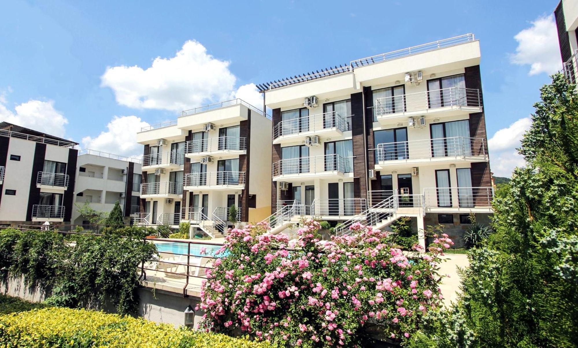 סאני ביץ' New Line Village Apartments מראה חיצוני תמונה
