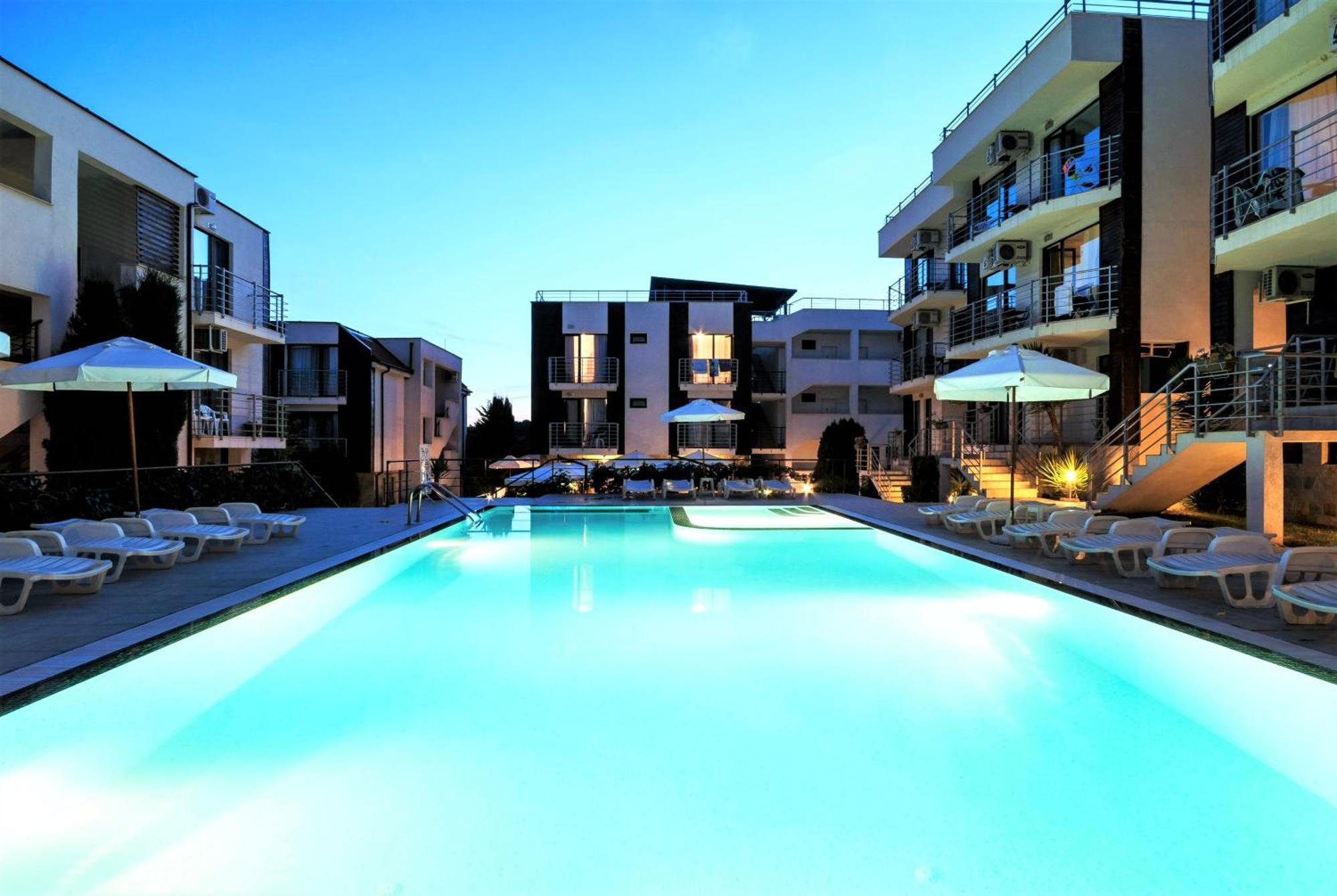 סאני ביץ' New Line Village Apartments מראה חיצוני תמונה