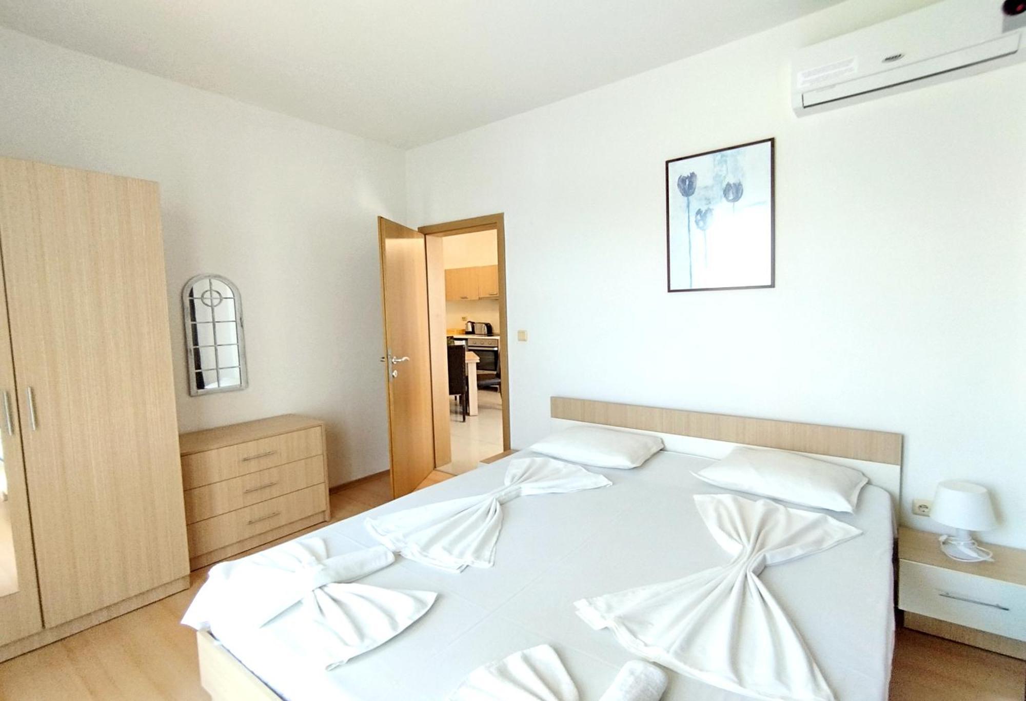 סאני ביץ' New Line Village Apartments מראה חיצוני תמונה