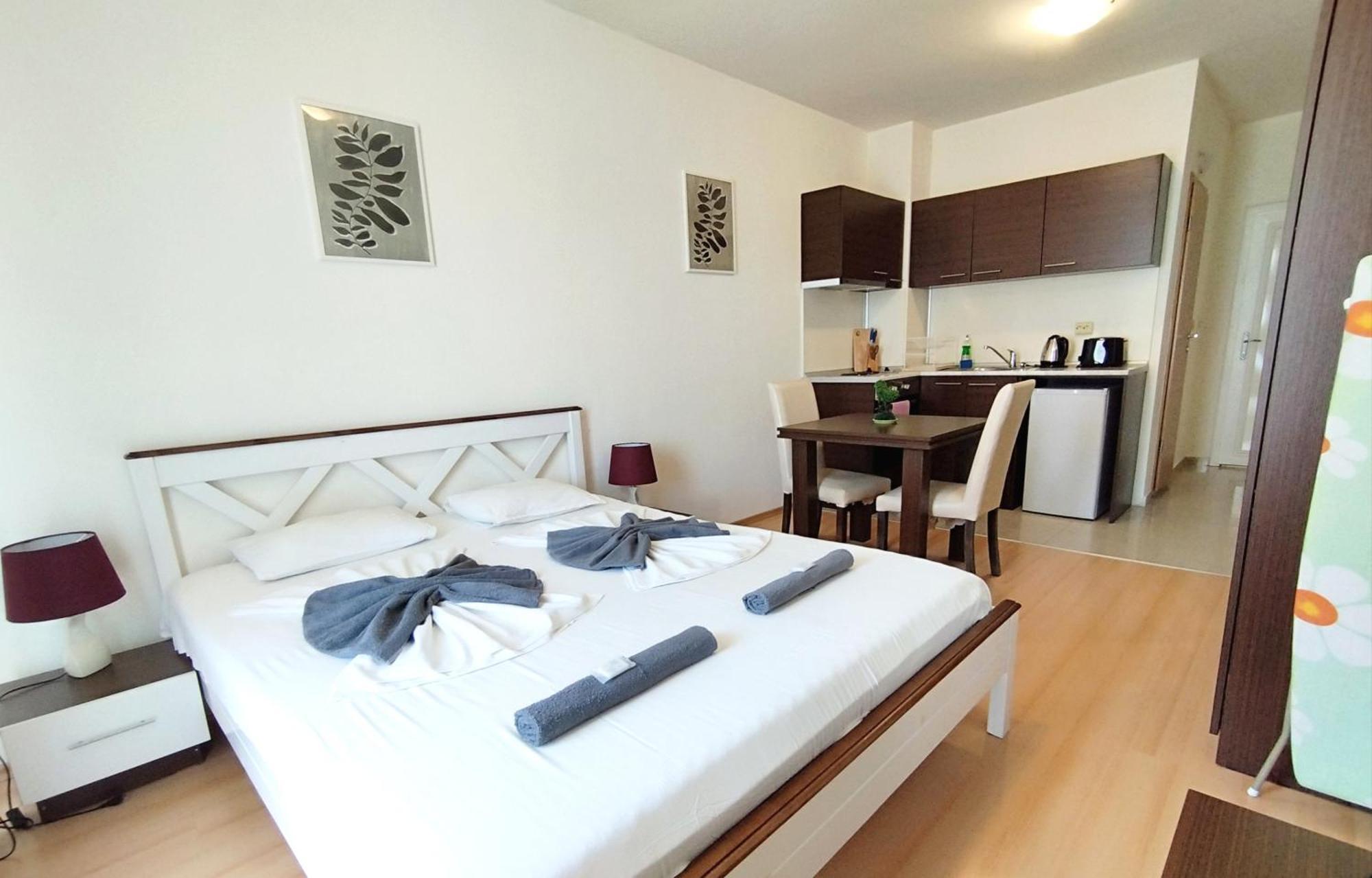 סאני ביץ' New Line Village Apartments מראה חיצוני תמונה