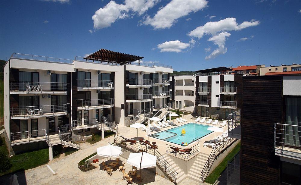 סאני ביץ' New Line Village Apartments מראה חיצוני תמונה