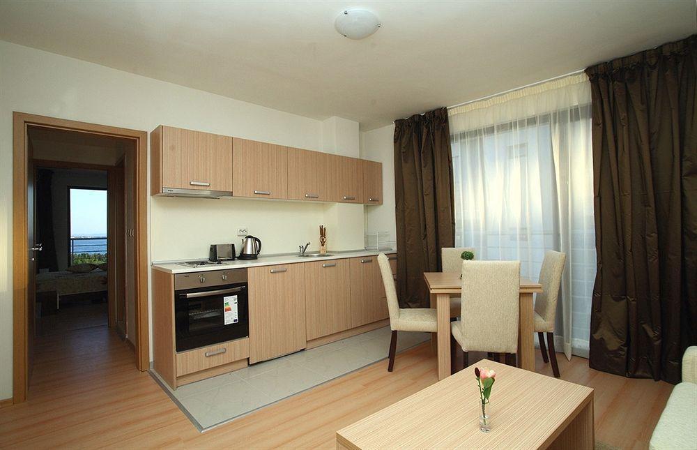 סאני ביץ' New Line Village Apartments מראה חיצוני תמונה