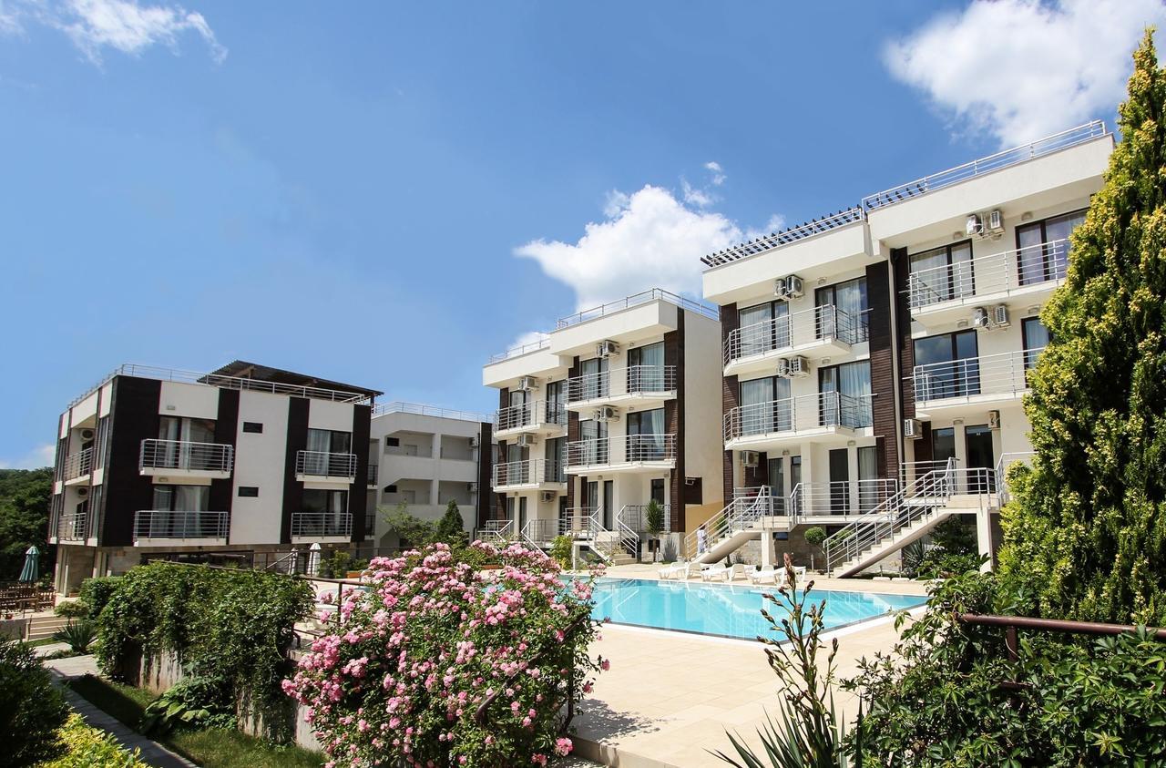 סאני ביץ' New Line Village Apartments מראה חיצוני תמונה