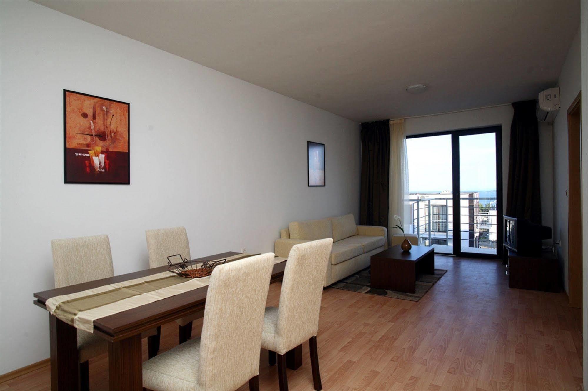 סאני ביץ' New Line Village Apartments מראה חיצוני תמונה