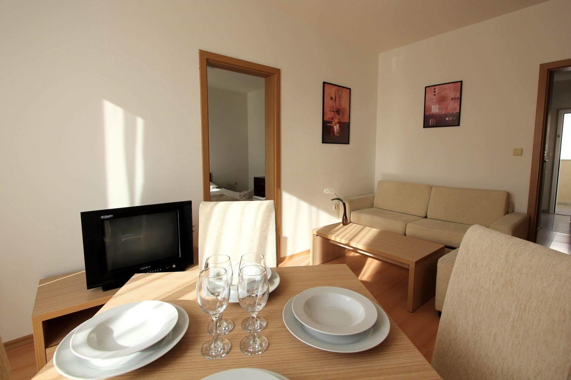 סאני ביץ' New Line Village Apartments מראה חיצוני תמונה