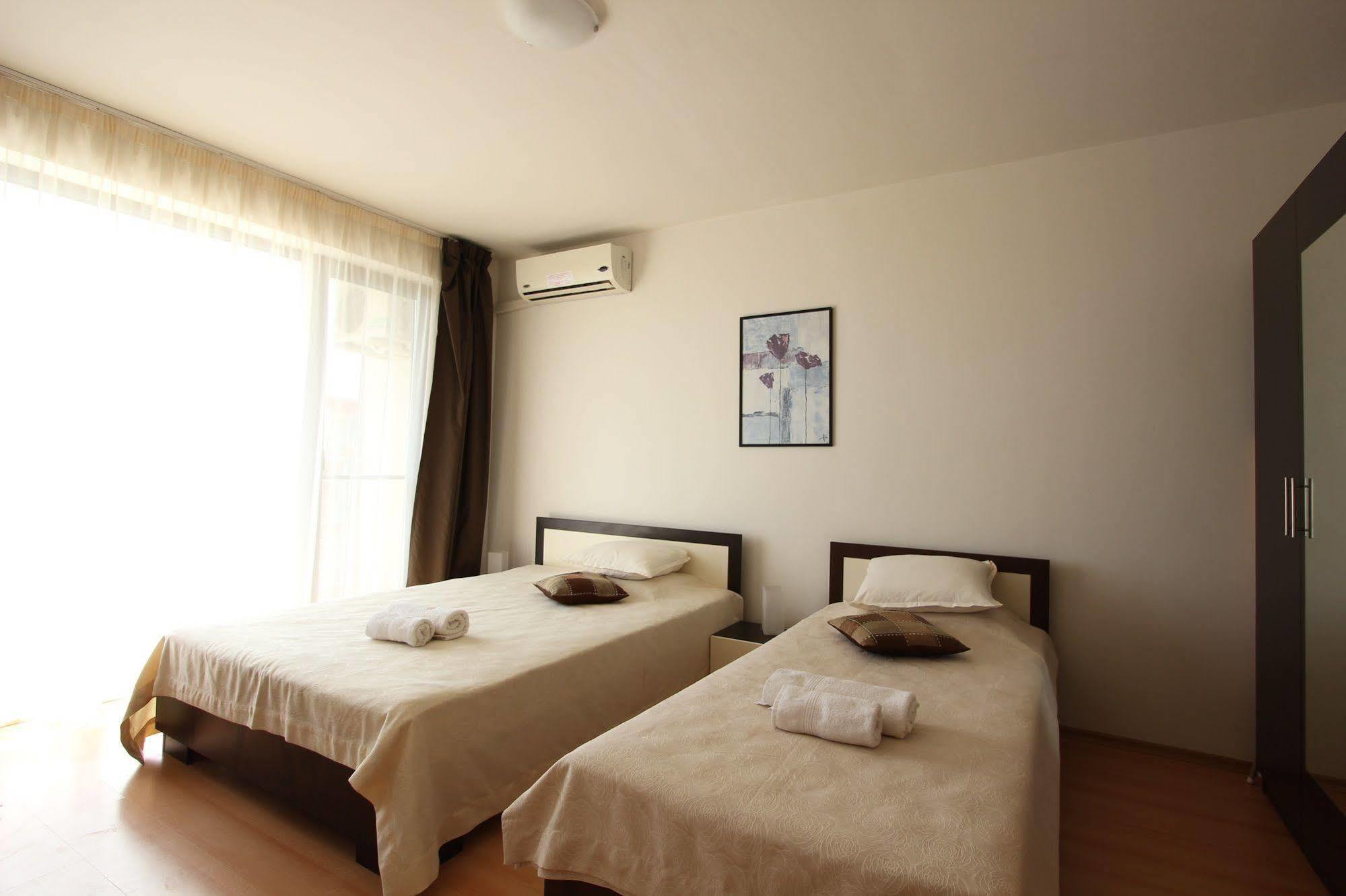 סאני ביץ' New Line Village Apartments מראה חיצוני תמונה