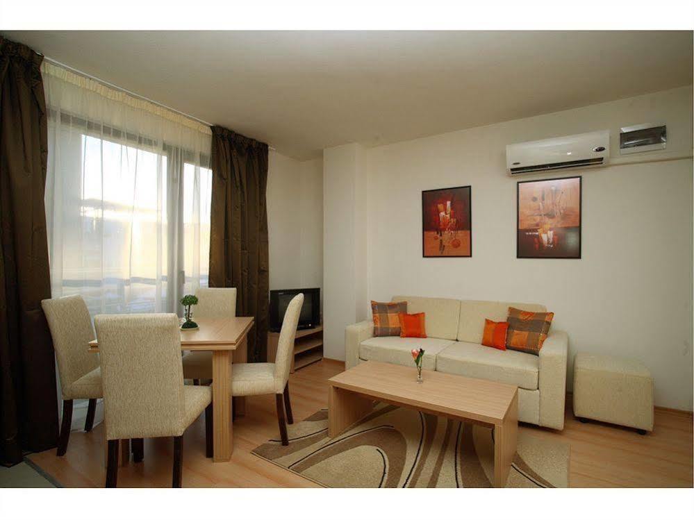 סאני ביץ' New Line Village Apartments מראה חיצוני תמונה