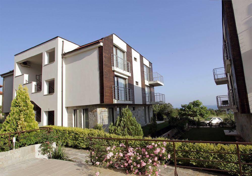 סאני ביץ' New Line Village Apartments מראה חיצוני תמונה