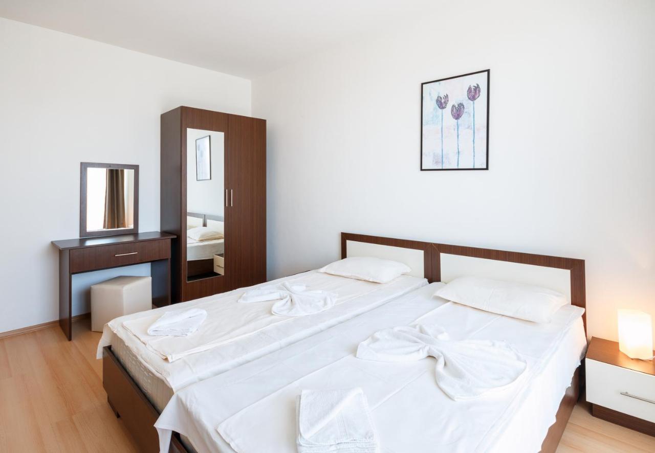 סאני ביץ' New Line Village Apartments מראה חיצוני תמונה