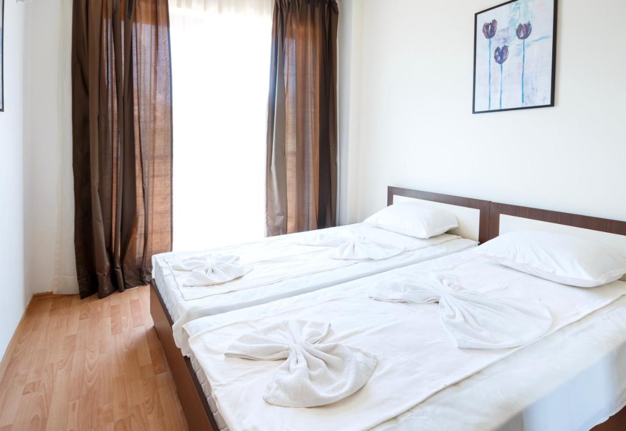 סאני ביץ' New Line Village Apartments מראה חיצוני תמונה