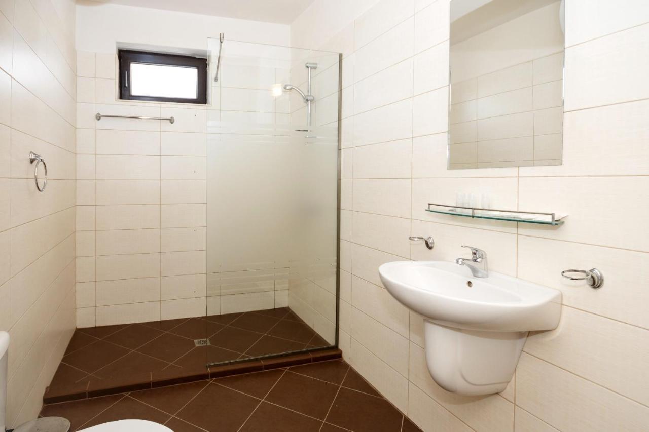 סאני ביץ' New Line Village Apartments מראה חיצוני תמונה