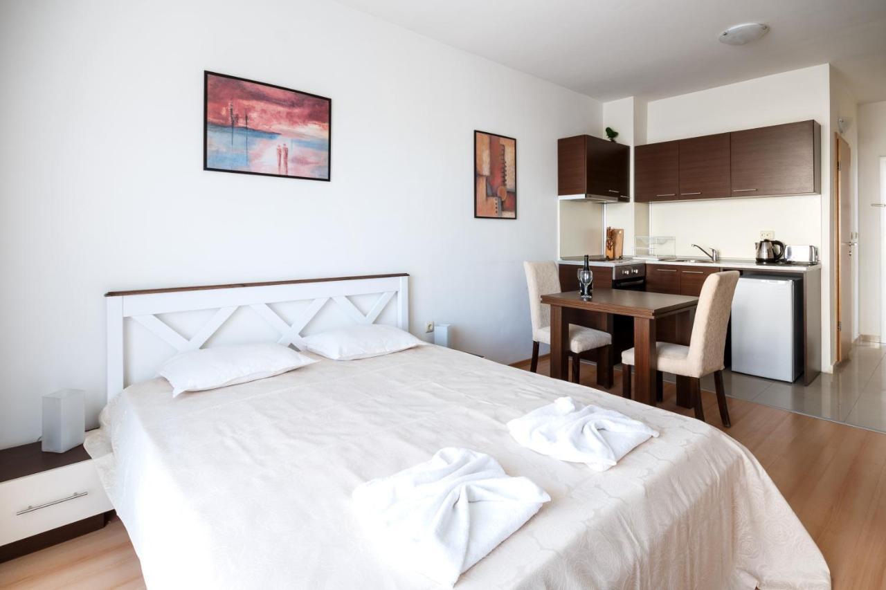 סאני ביץ' New Line Village Apartments מראה חיצוני תמונה