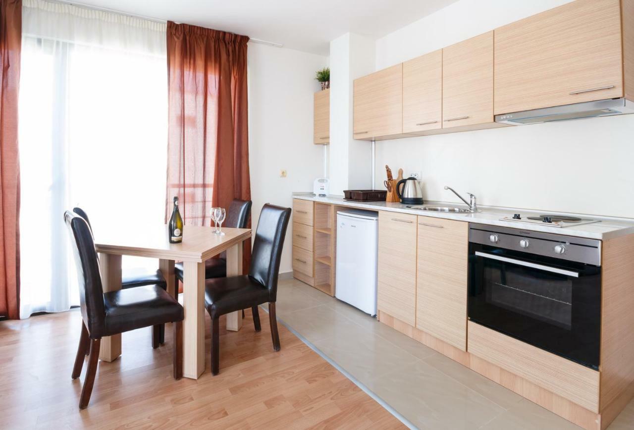 סאני ביץ' New Line Village Apartments מראה חיצוני תמונה