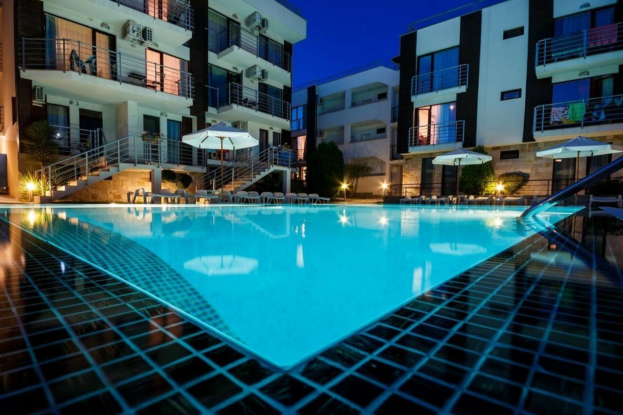 סאני ביץ' New Line Village Apartments מראה חיצוני תמונה