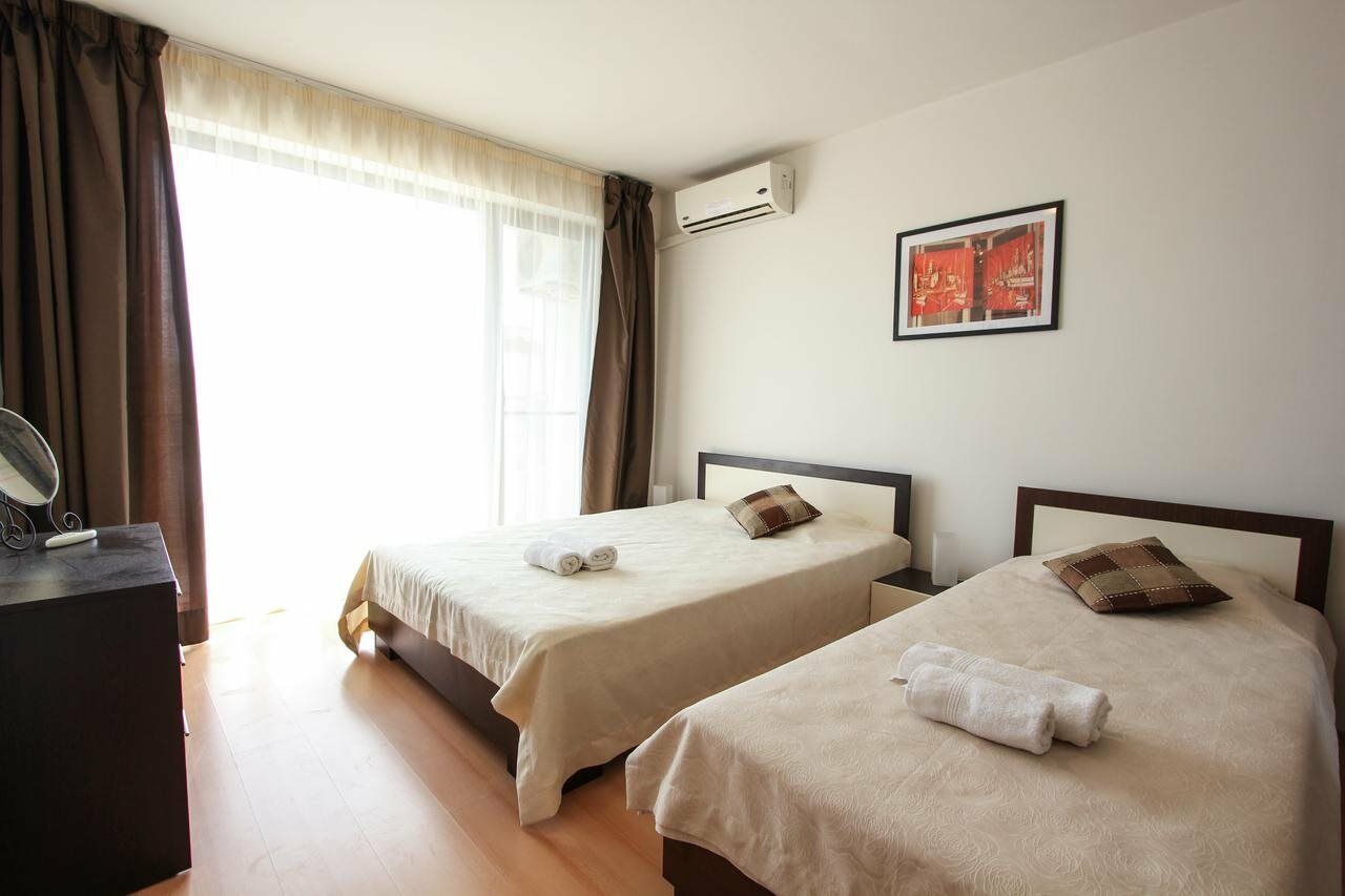 סאני ביץ' New Line Village Apartments מראה חיצוני תמונה