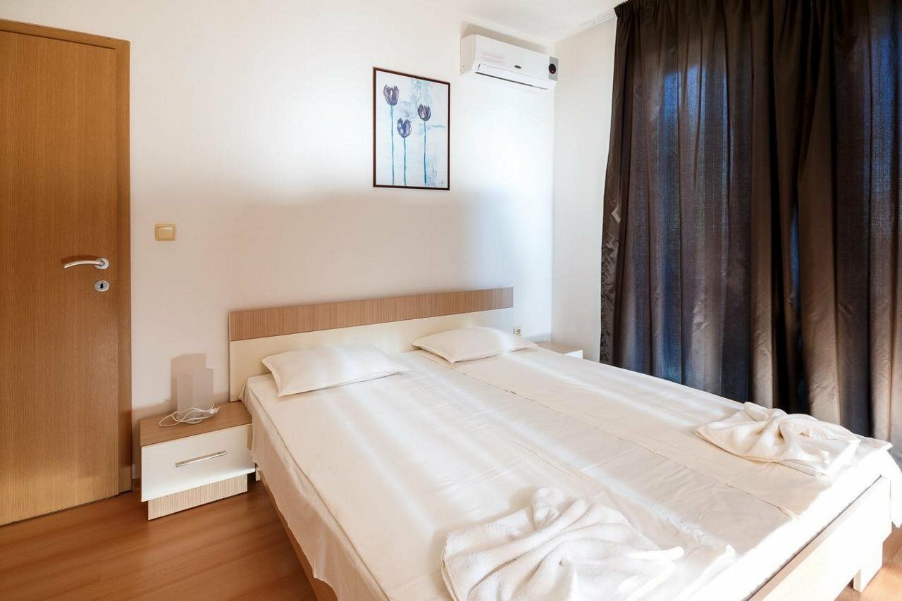 סאני ביץ' New Line Village Apartments מראה חיצוני תמונה